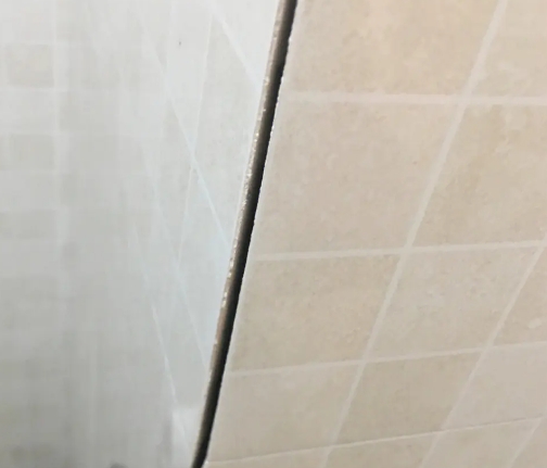 昌邑瓷砖空鼓维修公司分享阳台瓷砖脱落的修复过程可以分为以下几个步骤